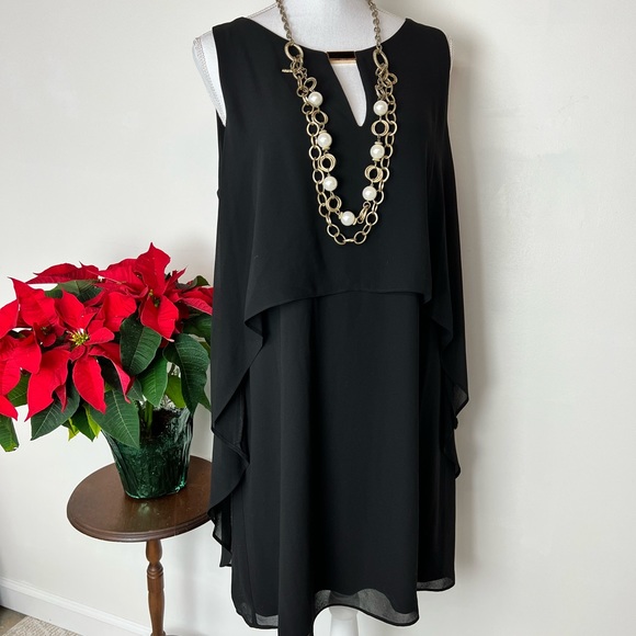 Vince Camuto Dresses & Skirts - VINCE CAMUTO Black Flowy Holiday Dress